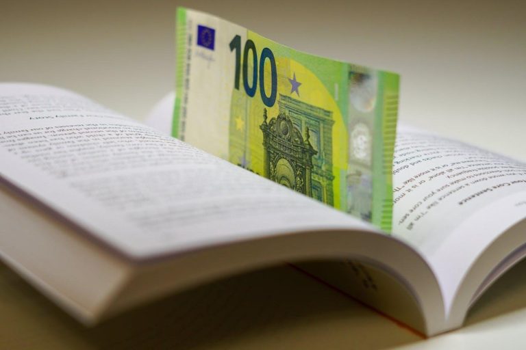 Reasons Schools Should Include Practical Money Education